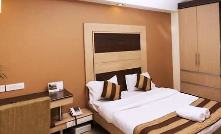 Pacific Inn Huda City Centre Sec 41 Гургаон Экстерьер фото