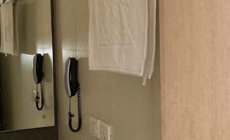 Pacific Inn Huda City Centre Sec 41 Гургаон Экстерьер фото